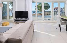 2 dormitorio piso 85 m² en Umag, Croacia. 450 000 €