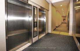 5 dormitorio piso en North York, Canadá. C$860 000