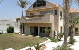 Chalet – Netanya, Center District, Israel. $1 400 000