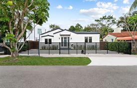 4 dormitorio casa de pueblo 203 m² en Miami, Estados Unidos. $1 450 000