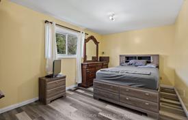 9 dormitorio casa de pueblo en Scarborough, Canadá. C$1 157 000