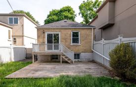 Casa de pueblo – East York, Toronto, Ontario,  Canadá. C$2 349 000