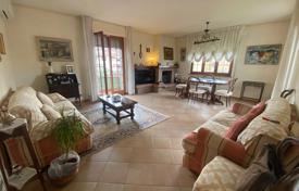 10 dormitorio villa en Lucca, Italia. 499 000 €