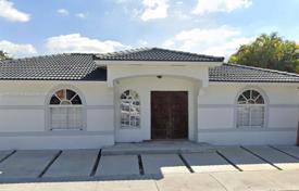 Casa de pueblo – Hialeah, Florida, Estados Unidos. $560 000