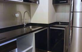 1-dormitorio apartamentos en condominio en Khlong Toei, Tailandia. $339 000