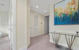 4 dormitorio casa de pueblo 286 m² en Miami, Estados Unidos. $976 000