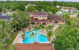 8 dormitorio villa 761 m² en Miami, Estados Unidos. $1 950 000