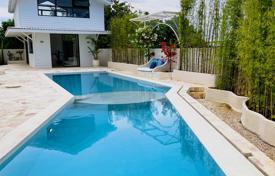 4 dormitorio villa 425 m² en South Kuta, Indonesia. $975 000