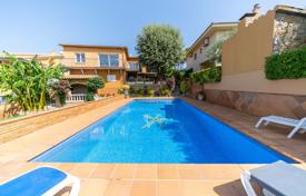 3 dormitorio villa en Girona, España. 4 100 €  por semana
