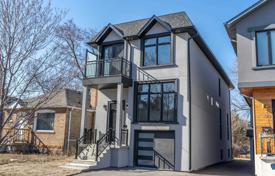 Casa de pueblo – East York, Toronto, Ontario,  Canadá. C$1 853 000