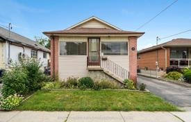 6 dormitorio casa de pueblo en Etobicoke, Canadá. C$1 610 000