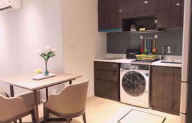 1-dormitorio apartamentos en condominio en Watthana, Tailandia. $456 000