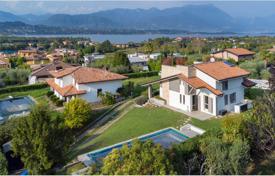 Villa – Manerba del Garda, Lombardía, Italia. 1 260 000 €