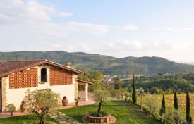 Villa 400 m² en Capolona, Italia. 950 000 €