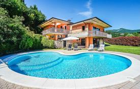 Villa – Salò, Lombardía, Italia. 860 000 €