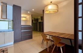 2-dormitorio apartamentos en condominio en Watthana, Tailandia. $397 000