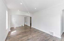 9 dormitorio casa de pueblo en East York, Canadá. C$2 039 000