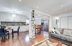 10 dormitorio casa de pueblo en Scarborough, Canadá. C$1 461 000