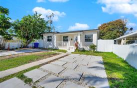 4 dormitorio casa de pueblo 205 m² en Miami, Estados Unidos. $750 000