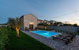 8 dormitorio casa de pueblo 133 m² en Poreč, Croacia. 580 000 €