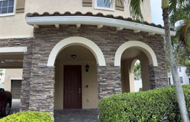 Casa de pueblo – West End, Miami, Florida,  Estados Unidos. $910 000