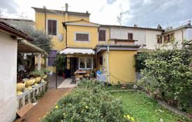 6 dormitorio piso 160 m² en Viareggio, Italia. 350 000 €