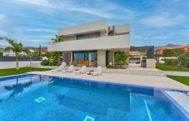 Villa – Playa Paraiso, Adeje, Santa Cruz de Tenerife,  Islas Canarias,   España. 1 980 000 €
