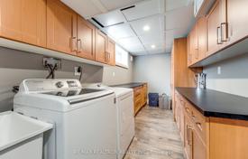 9 dormitorio casa de pueblo en Etobicoke, Canadá. C$1 875 000