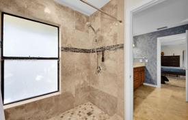 5 dormitorio casa de pueblo 321 m² en Miami, Estados Unidos. $1 100 000