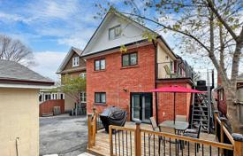 Casa de pueblo – East York, Toronto, Ontario,  Canadá. C$2 333 000
