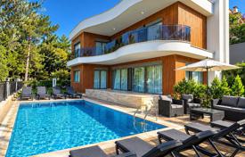 5 dormitorio villa 200 m² en Oba, Turquía. 29 708 000 TRY