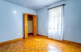 12 dormitorio adosado en Old Toronto, Canadá. C$1 616 000
