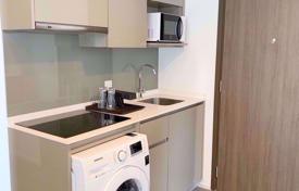 2-dormitorio apartamentos en condominio en Phra Khanong, Tailandia. $254 000