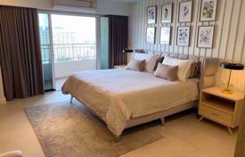 2-dormitorio apartamentos en condominio en Sathon, Tailandia. $4 000  por semana