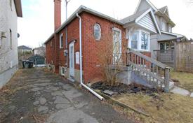 Casa de pueblo – East York, Toronto, Ontario,  Canadá. C$1 949 000