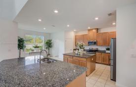 Casa de pueblo – Kissimmee, Florida, Estados Unidos. $730 000