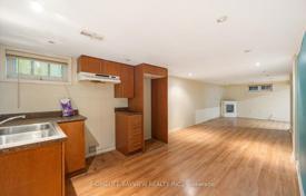 7 dormitorio casa de pueblo en North York, Canadá. C$1 141 000
