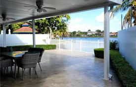 Casa de pueblo – West End, Miami, Florida,  Estados Unidos. $939 000