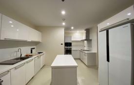 4-dormitorio apartamentos en condominio en Khlong Toei, Tailandia. $5 400  por semana