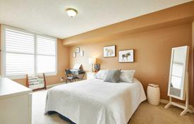 2 dormitorio piso en Eglinton Avenue East, Canadá. C$859 000