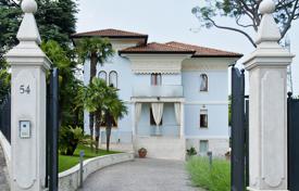Villa – Desenzano del Garda, Lombardía, Italia. 6 500 000 €
