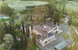 25 dormitorio mansión en Toscana, Italia. 3 200 000 €