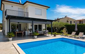 4 dormitorio casa de pueblo 140 m² en Poreč, Croacia. 570 000 €