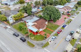 Casa de pueblo – Hialeah, Florida, Estados Unidos. $565 000