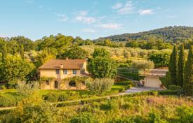 14 dormitorio finca rústica 572 m² en Cetona, Italia. 1 750 000 €
