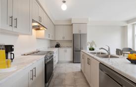 7 dormitorio adosado en North York, Canadá. C$1 934 000