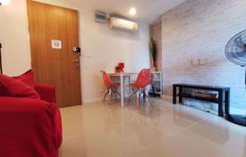 1-dormitorio apartamentos en condominio en Khlong Toei, Tailandia. $89 000