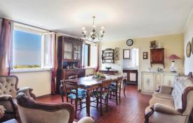 6 dormitorio villa 433 m² en Guardistallo, Italia. 1 050 000 €