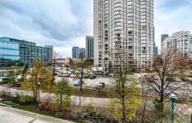 1 dormitorio piso en Lake Shore Boulevard West, Canadá. C$717 000