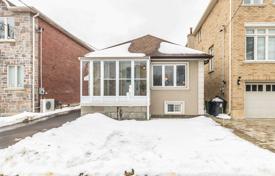 3 dormitorio casa de pueblo en Etobicoke, Canadá. C$1 142 000